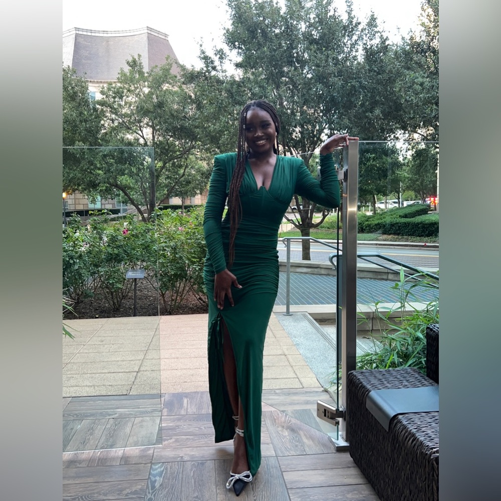 Beautiful green maxi dress, only worn once and in great condition.